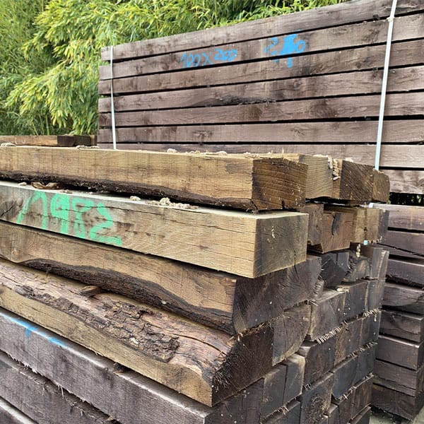 Traverses en bois déclassées 2m - fin de lot 1982 Minéral